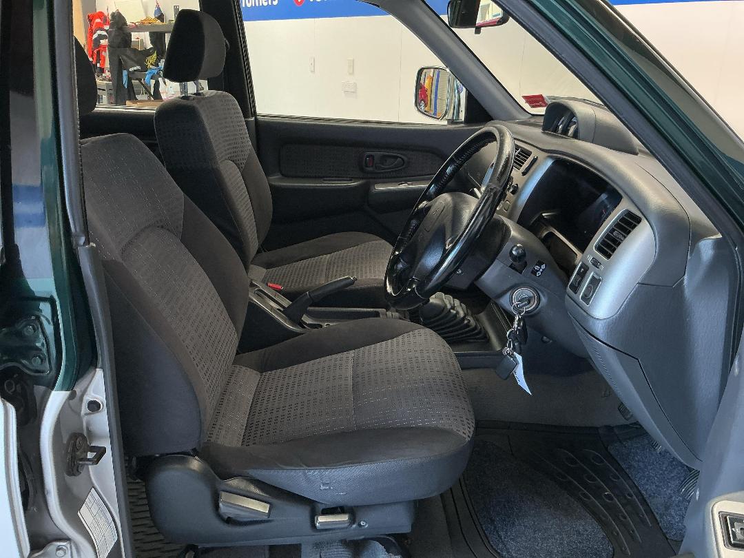 Photo '16' of Mitsubishi Triton Photo '16' of Mitsubishi Triton