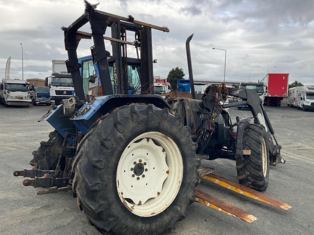 Photo '4' of New Holland TL90 Excavator