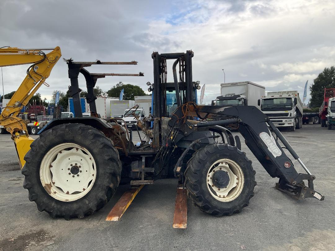 Photo '3' of New Holland TL90 Excavator