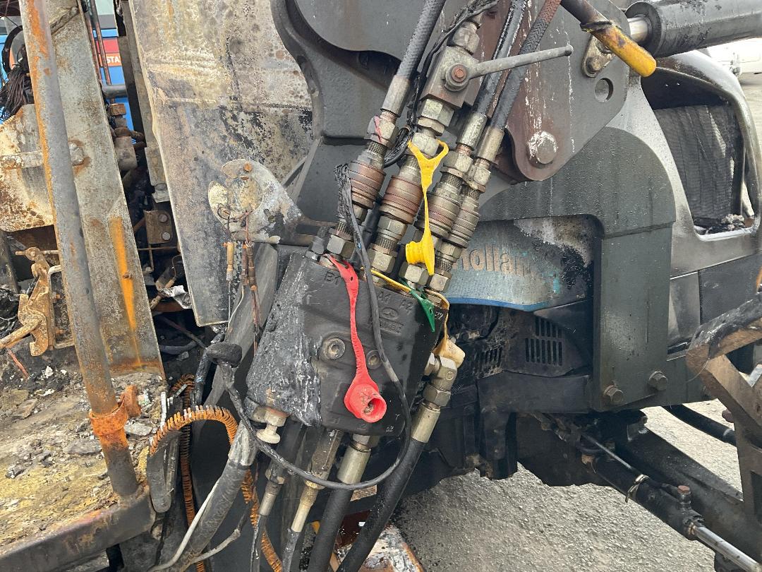 Photo '15' of New Holland TL90 Excavator