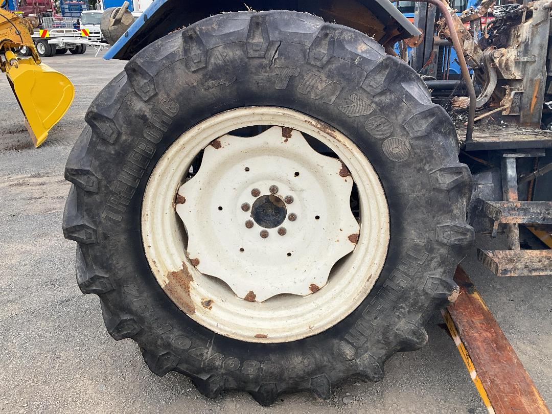 Photo '17' of New Holland TL90 Excavator