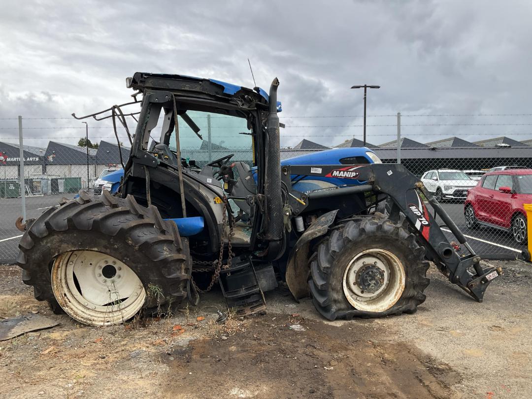 Photo '3' of New Holland TS100SR Tractor Photo '3' of New Holland TS100SR Tractor