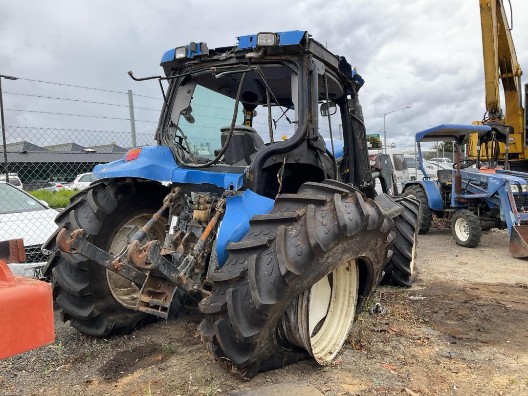 Photo '4' of New Holland TS100SR Tractor Photo '4' of New Holland TS100SR Tractor