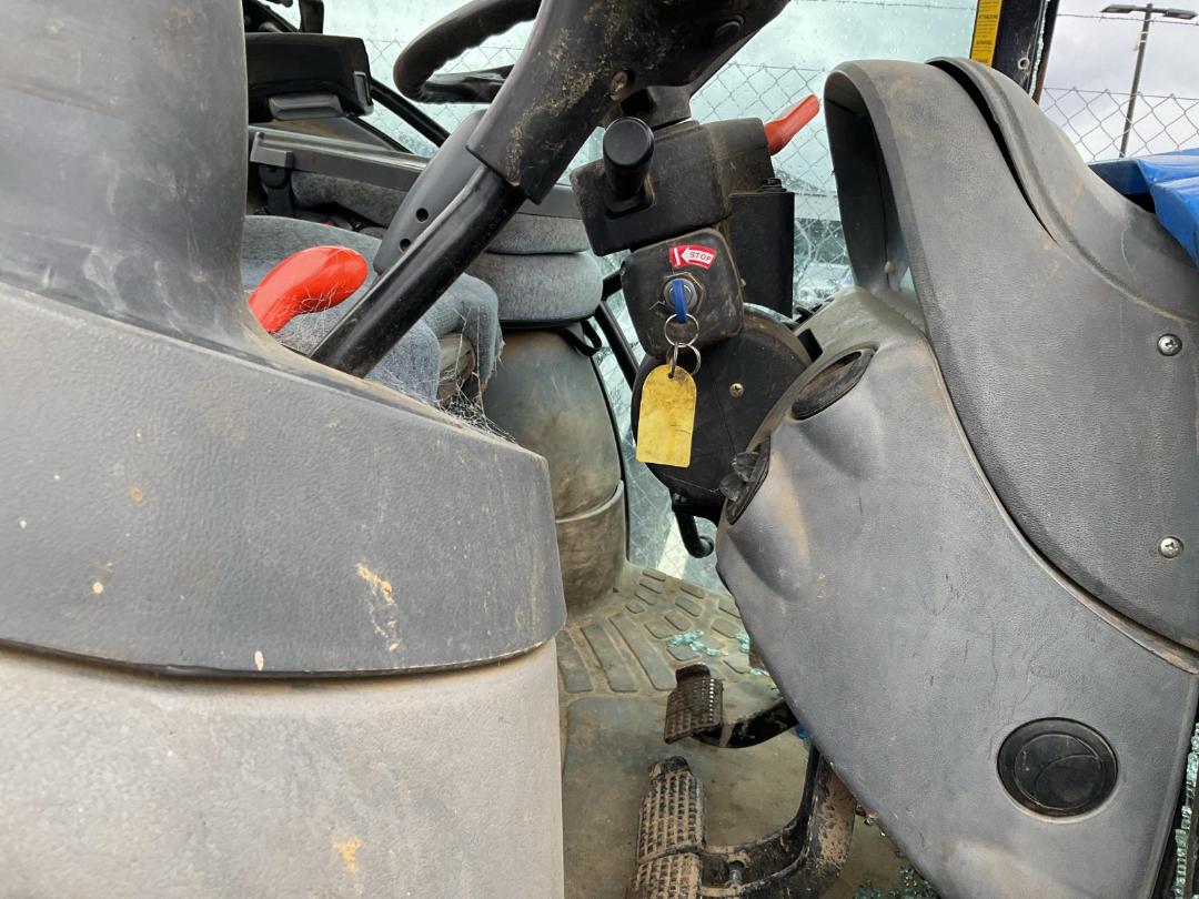 Photo '14' of New Holland TS100SR Tractor Photo '14' of New Holland TS100SR Tractor