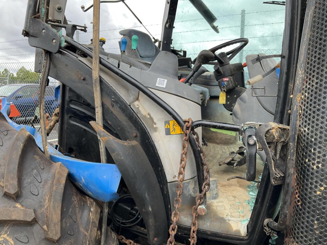 Photo '10' of New Holland TS100SR Tractor Photo '10' of New Holland TS100SR Tractor