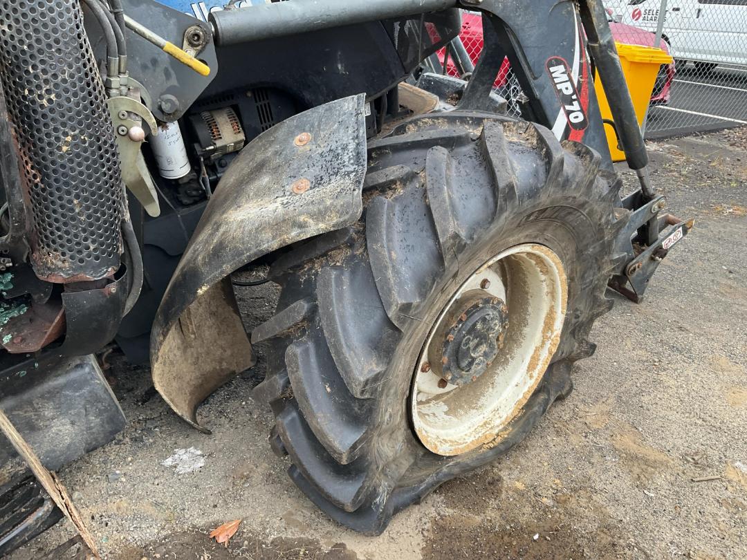 Photo '20' of New Holland TS100SR Tractor Photo '20' of New Holland TS100SR Tractor