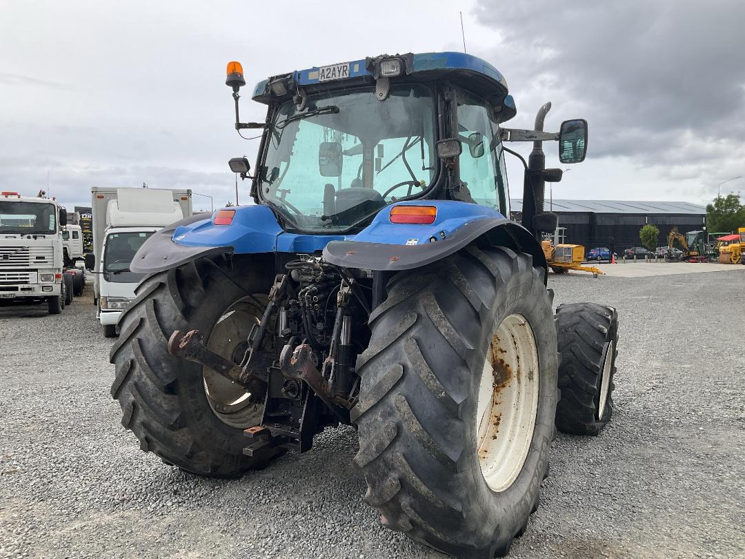 Photo '4' of NEW HOLLAND TS135A Tractor Photo '4' of NEW HOLLAND TS135A Tractor