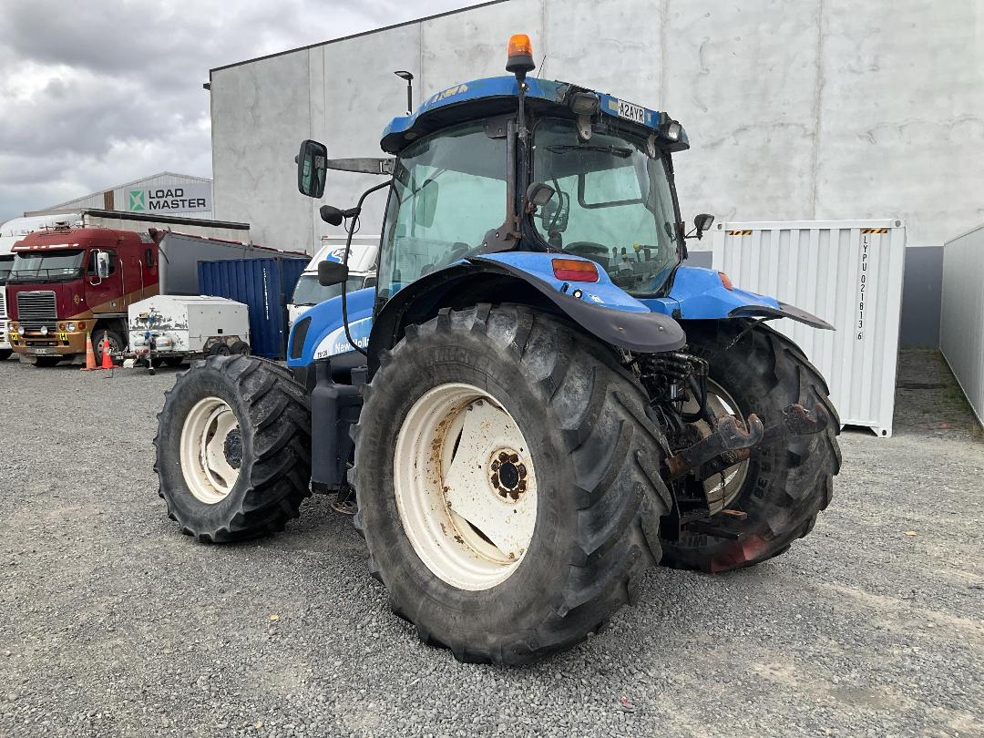 Photo '3' of NEW HOLLAND TS135A Tractor Photo '3' of NEW HOLLAND TS135A Tractor