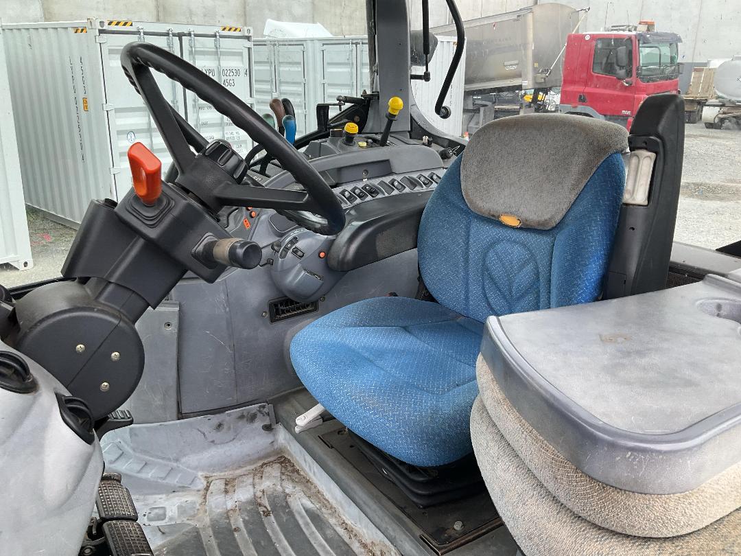 Photo '13' of NEW HOLLAND TS135A Tractor Photo '13' of NEW HOLLAND TS135A Tractor