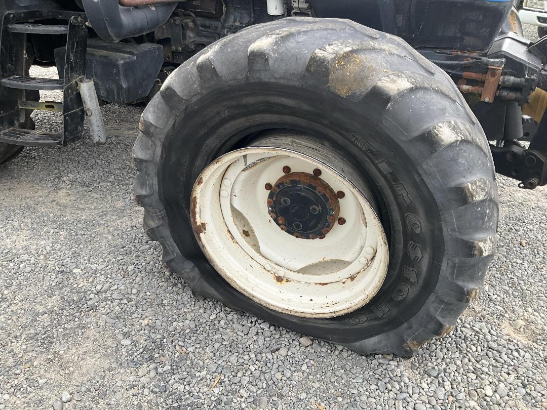 Photo '12' of NEW HOLLAND TS135A Tractor Photo '12' of NEW HOLLAND TS135A Tractor