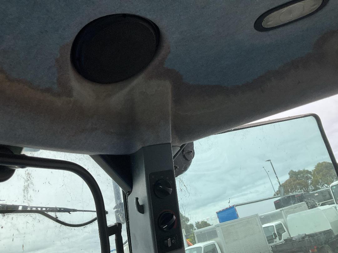 Photo '17' of NEW HOLLAND TS135A Tractor Photo '17' of NEW HOLLAND TS135A Tractor