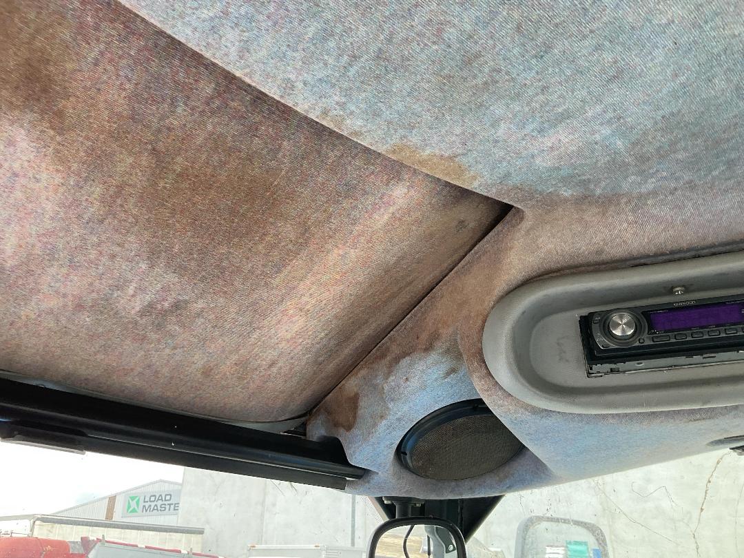 Photo '16' of NEW HOLLAND TS135A Tractor Photo '16' of NEW HOLLAND TS135A Tractor