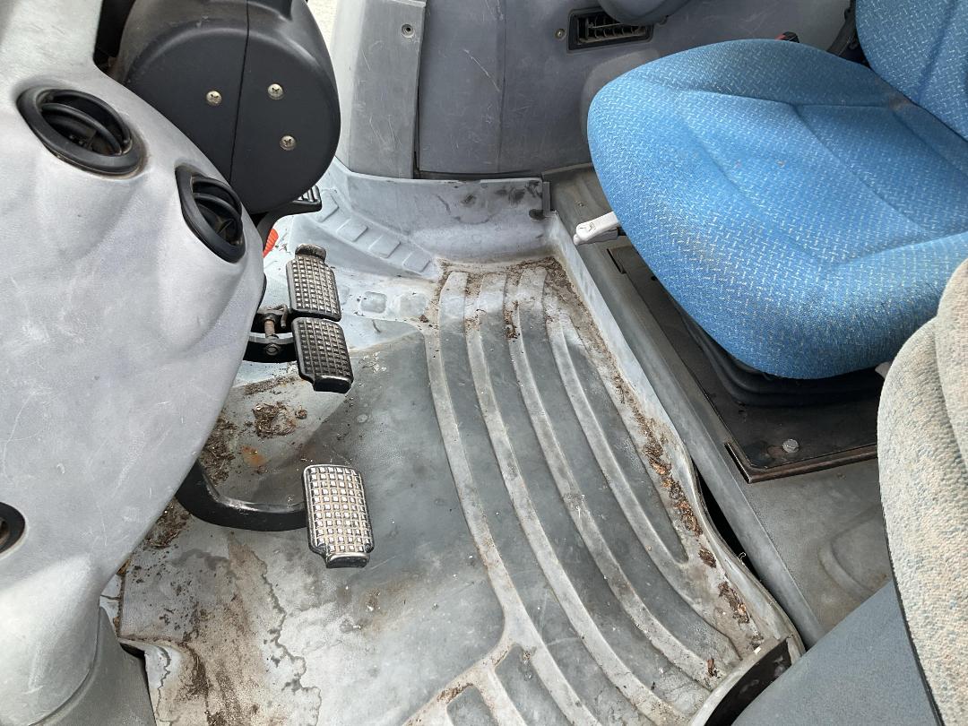 Photo '20' of NEW HOLLAND TS135A Tractor Photo '20' of NEW HOLLAND TS135A Tractor