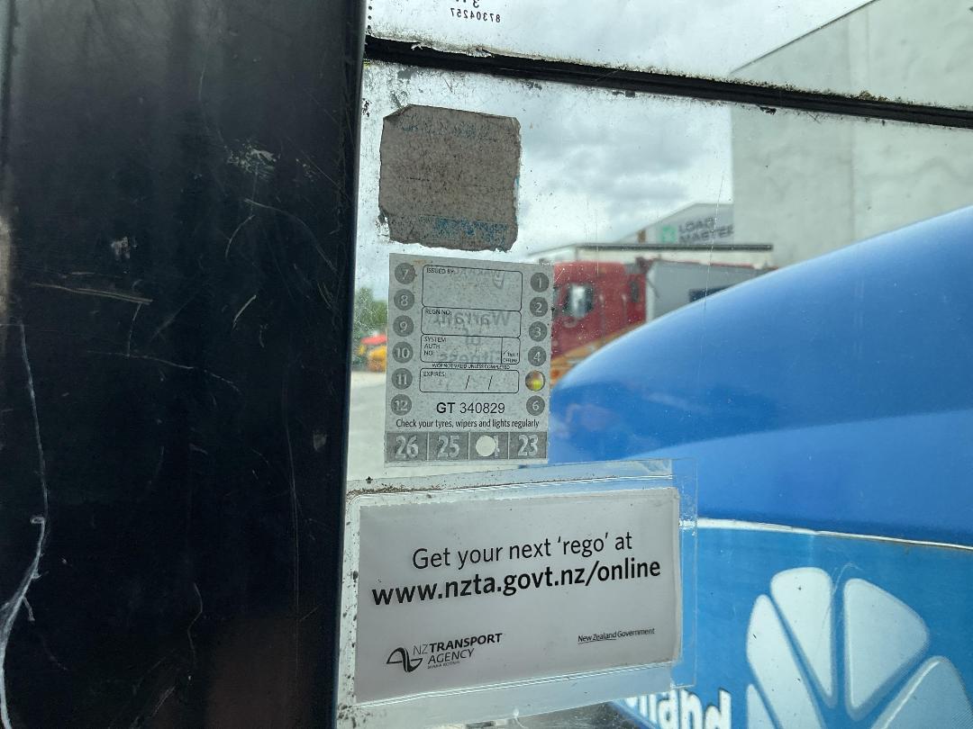 Photo '27' of NEW HOLLAND TS135A Tractor Photo '27' of NEW HOLLAND TS135A Tractor