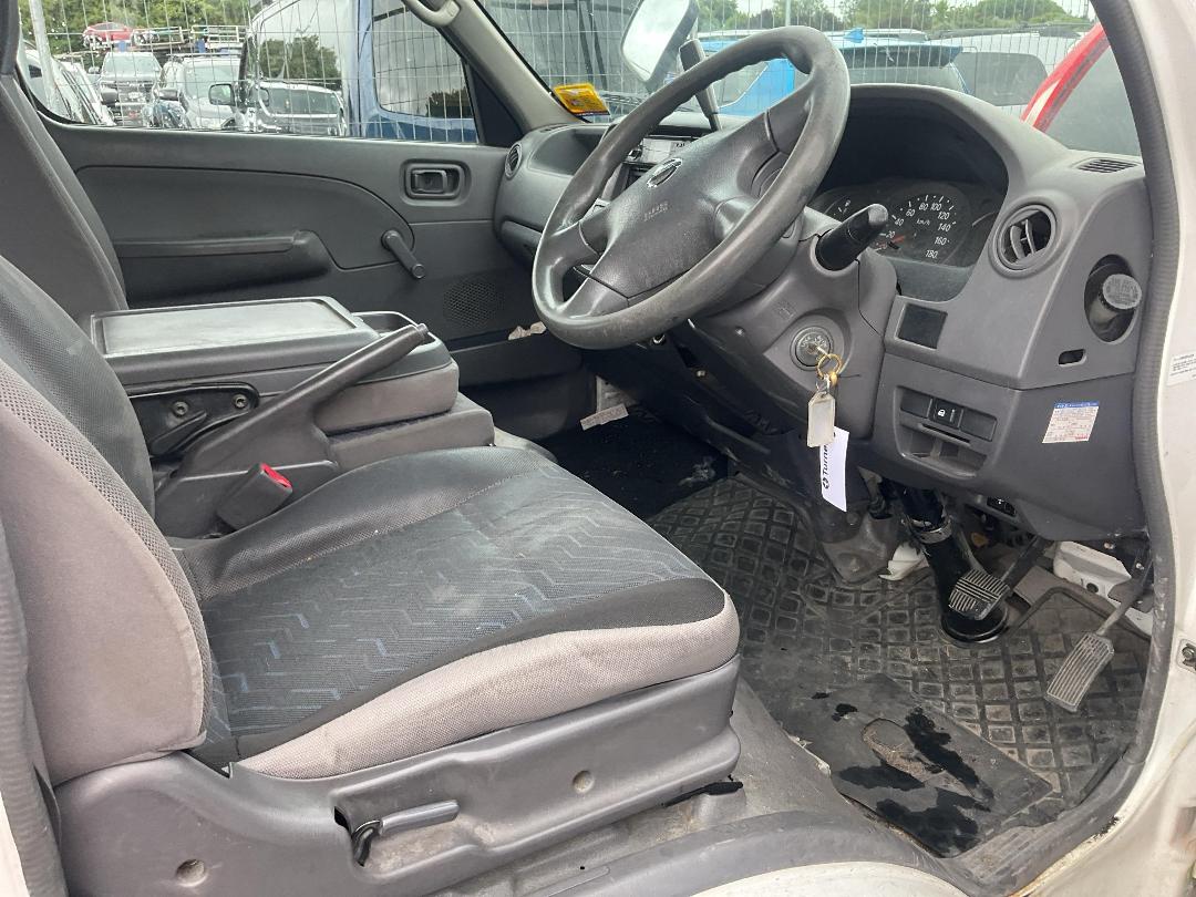 Photo '12' of Nissan Caravan