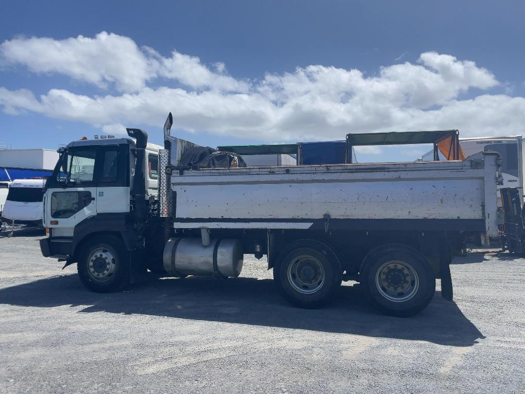 Photo '7' of Nissan Diesel CW400S Tipper Photo '7' of Nissan Diesel CW400S Tipper