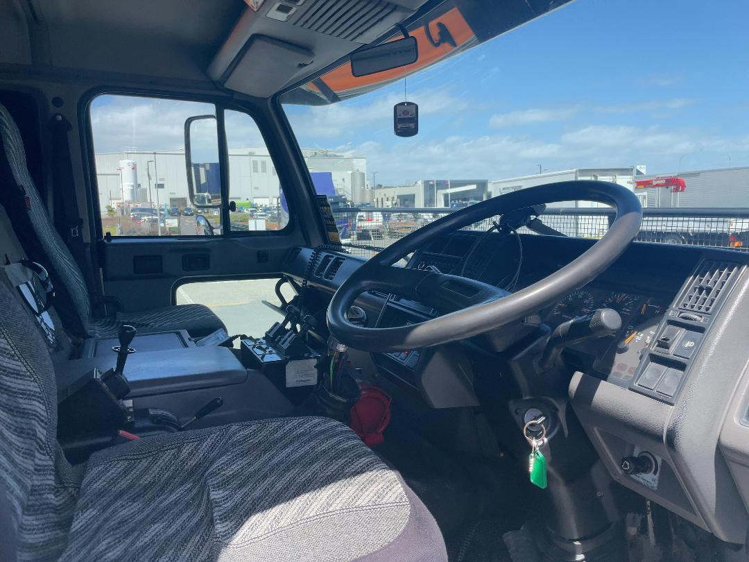 Photo '12' of Nissan Diesel CW400S Tipper Photo '12' of Nissan Diesel CW400S Tipper