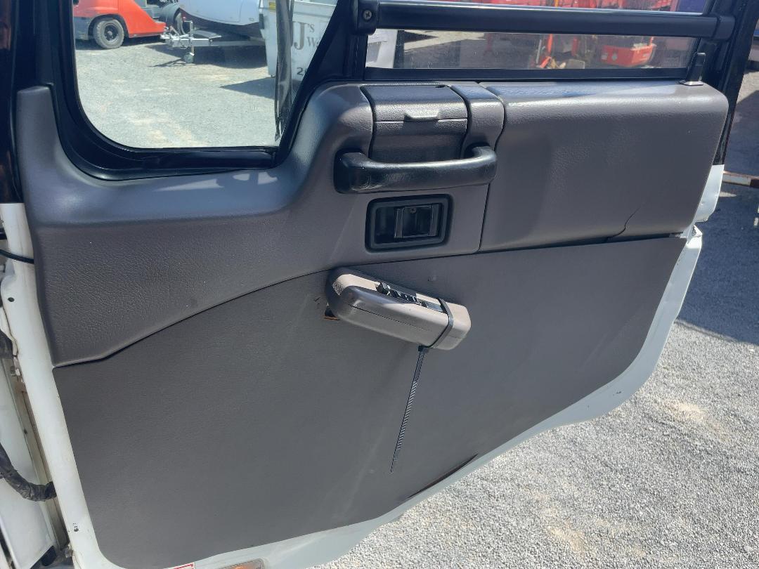 Photo '13' of Nissan Diesel CW400S Tipper Photo '13' of Nissan Diesel CW400S Tipper