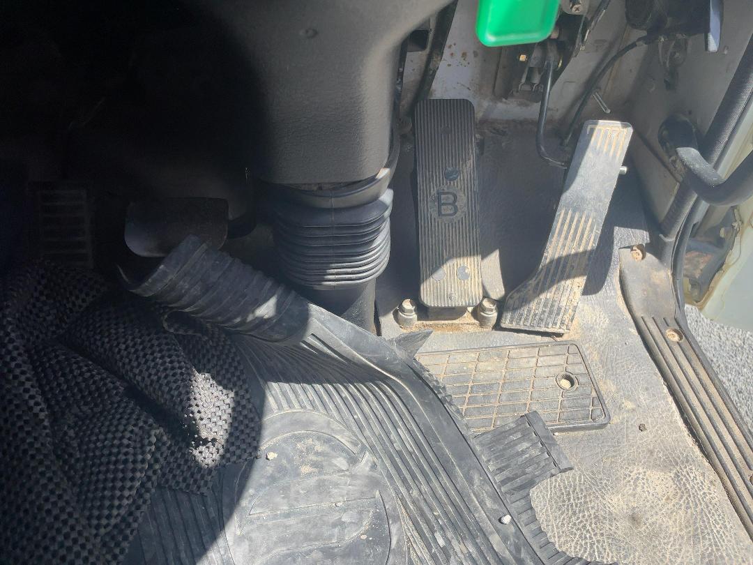 Photo '17' of Nissan Diesel CW400S Tipper Photo '17' of Nissan Diesel CW400S Tipper