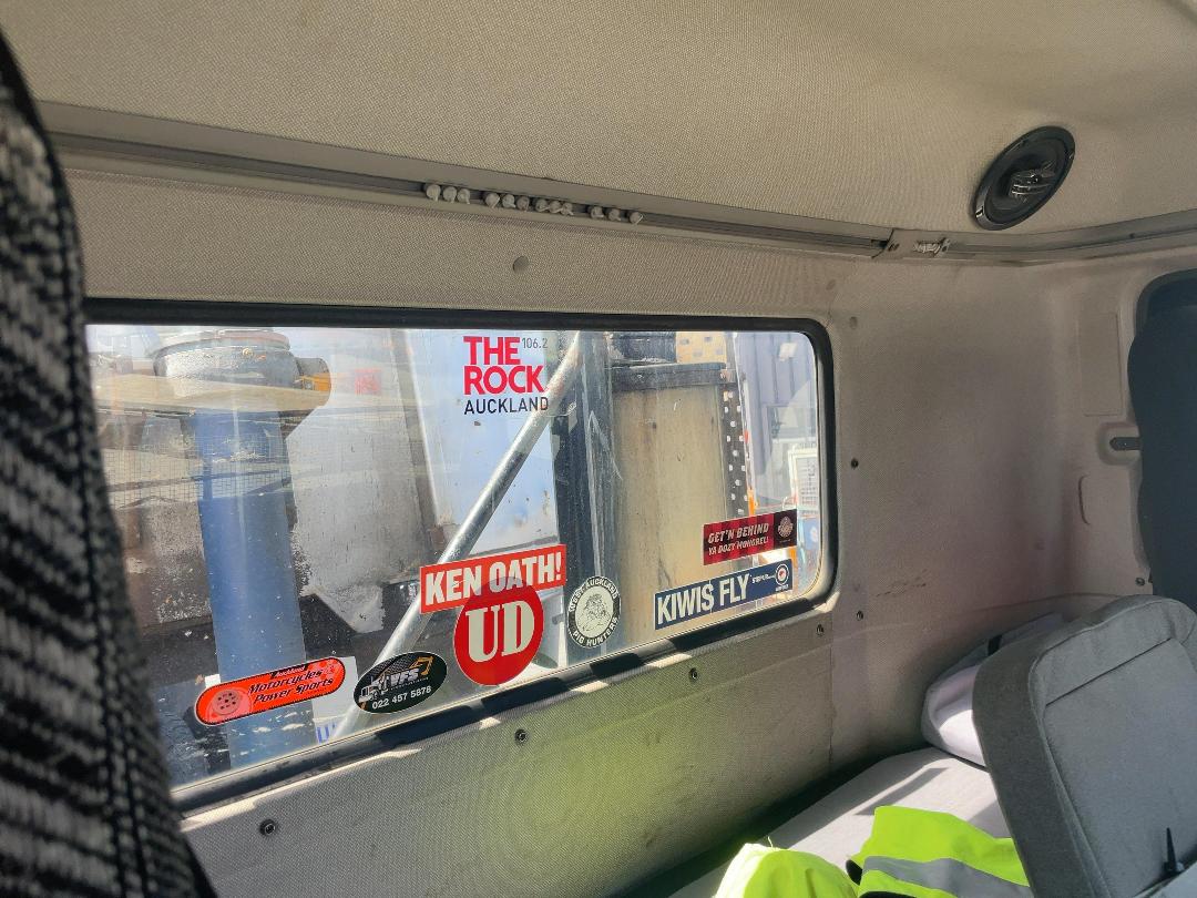 Photo '18' of Nissan Diesel CW400S Tipper Photo '18' of Nissan Diesel CW400S Tipper