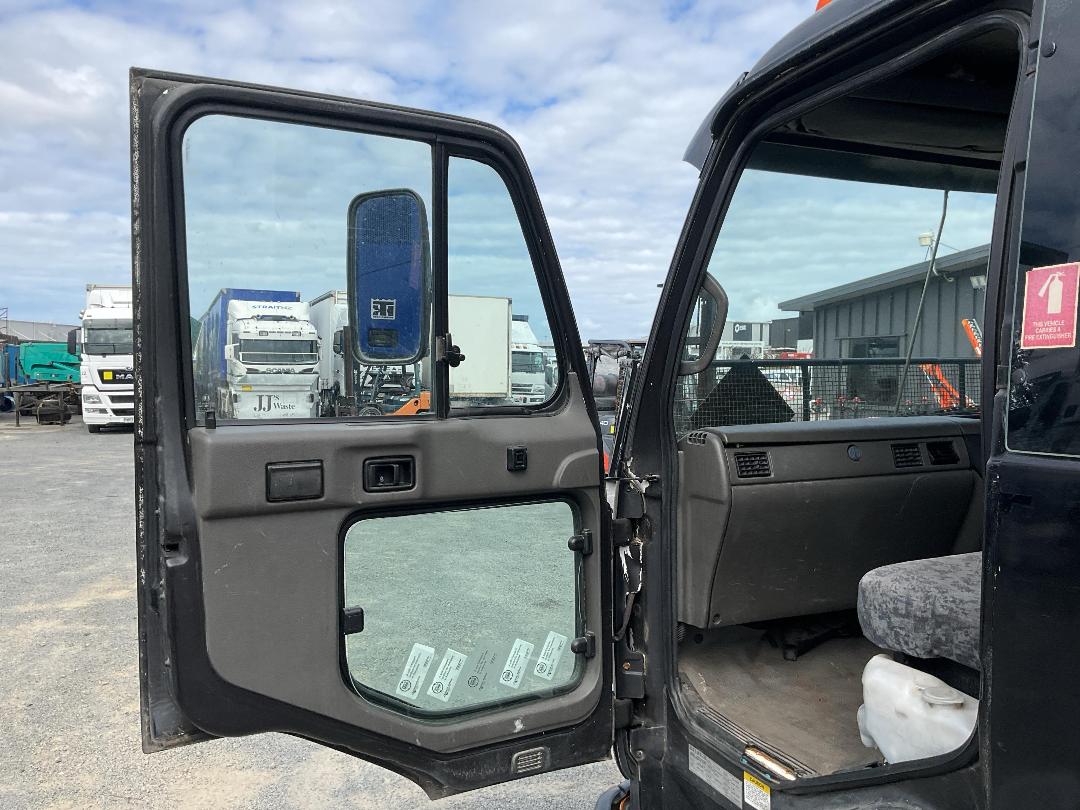 Photo '20' of Nissan Diesel MK235 Flat Deck