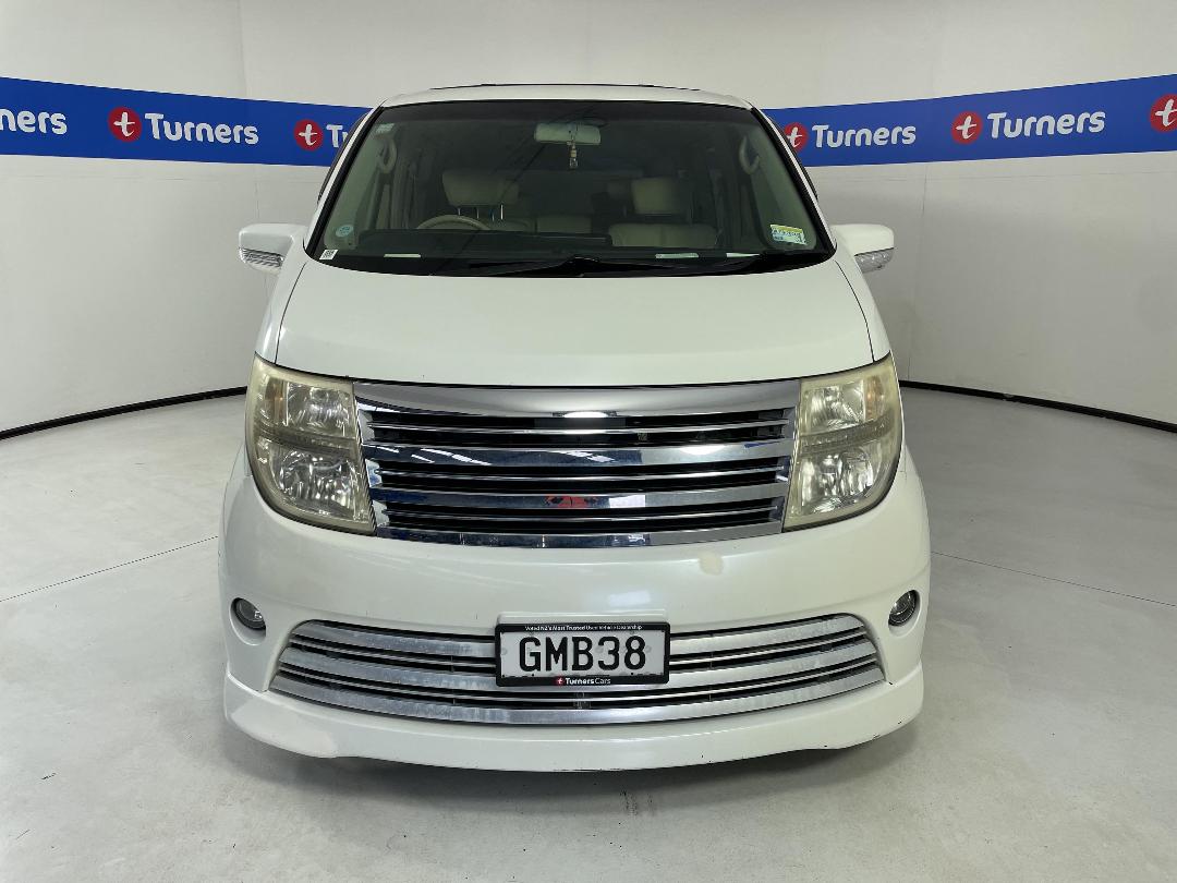 Photo '2' of Nissan Elgrand Photo '2' of Nissan Elgrand