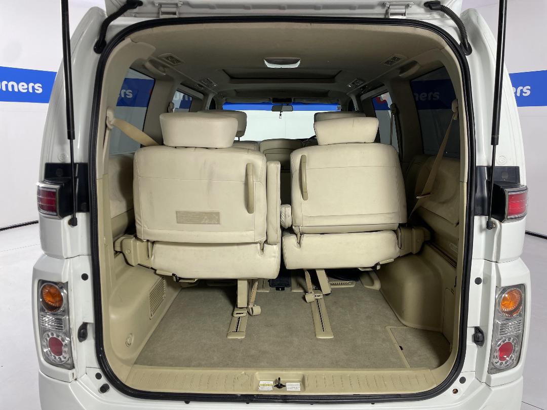 Photo '14' of Nissan Elgrand Photo '14' of Nissan Elgrand