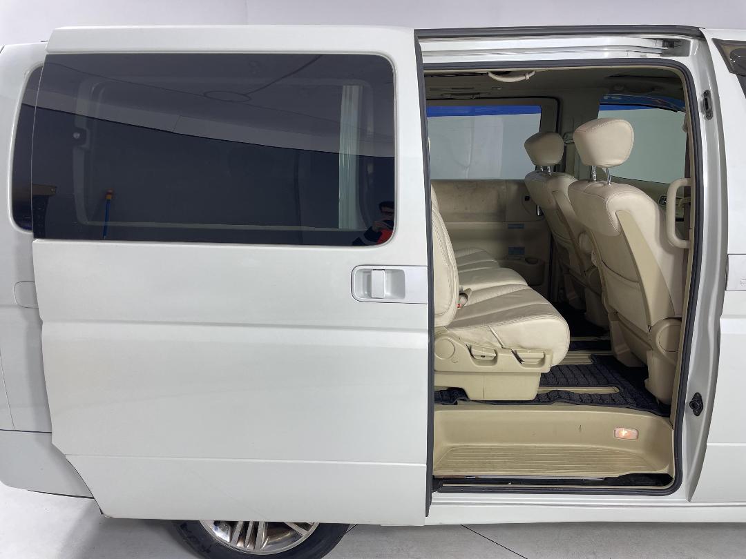 Photo '19' of Nissan Elgrand Photo '19' of Nissan Elgrand