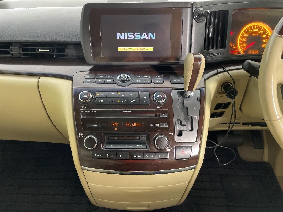 Photo '18' of Nissan Elgrand Photo '18' of Nissan Elgrand