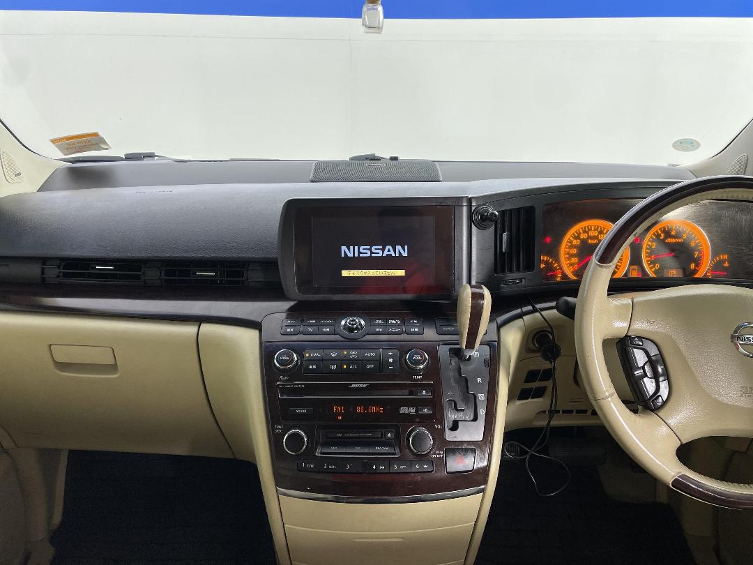 Photo '17' of Nissan Elgrand Photo '17' of Nissan Elgrand