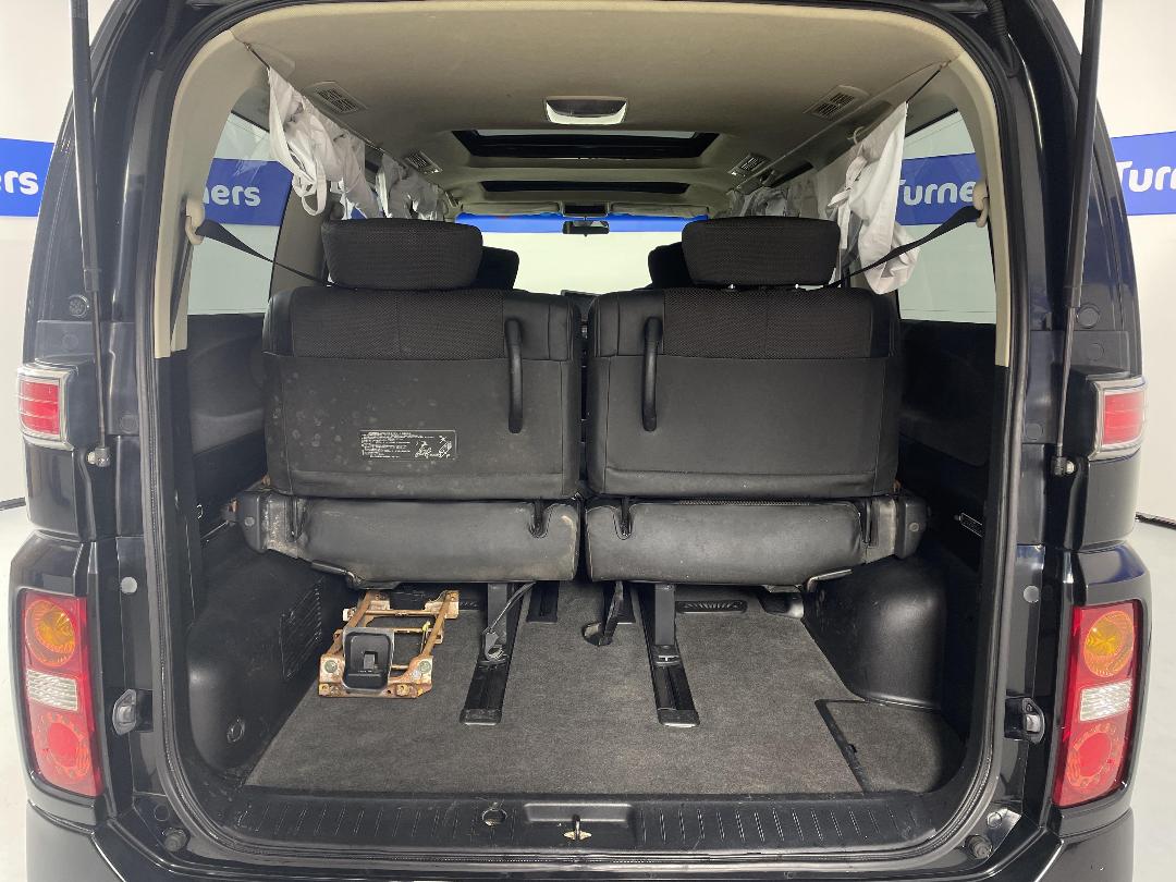 Photo '14' of Nissan Elgrand Photo '14' of Nissan Elgrand