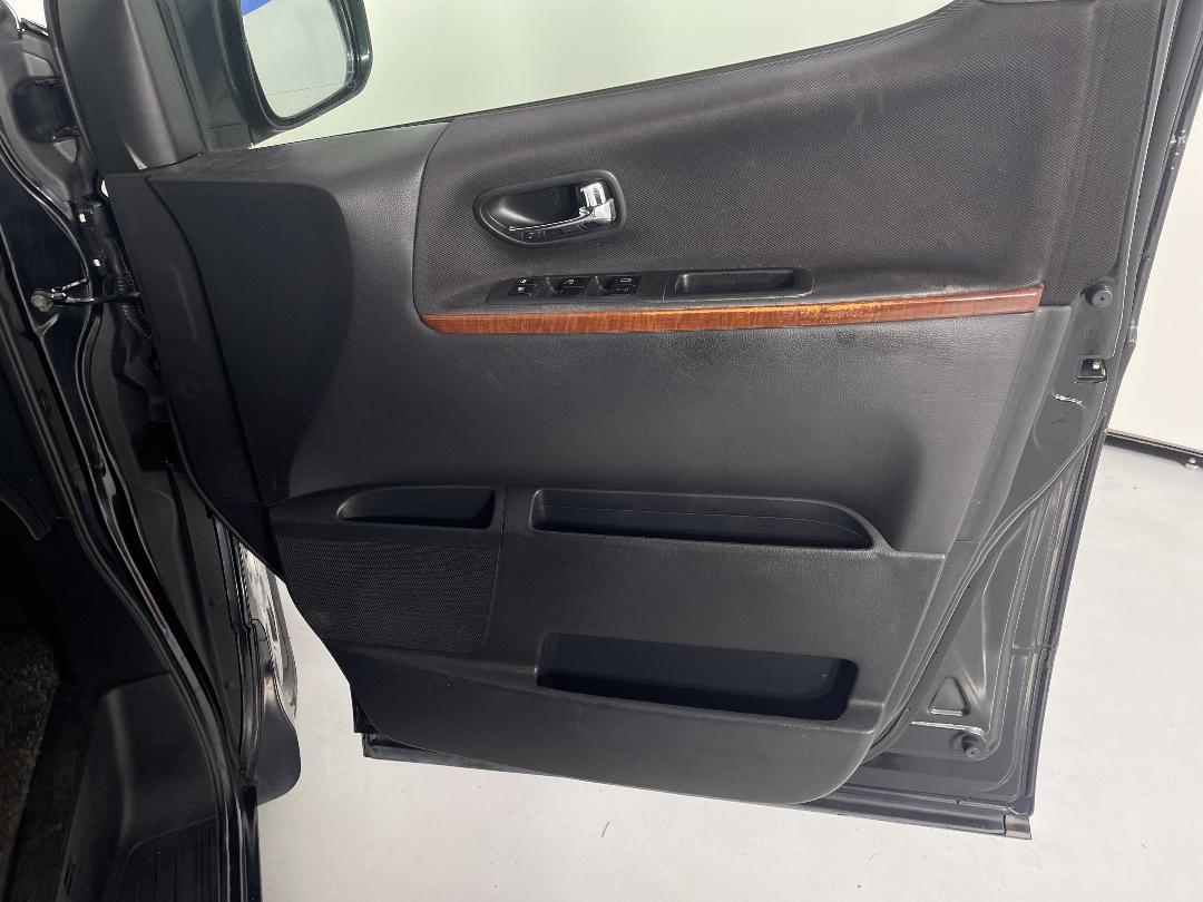 Photo '15' of Nissan Elgrand Photo '15' of Nissan Elgrand