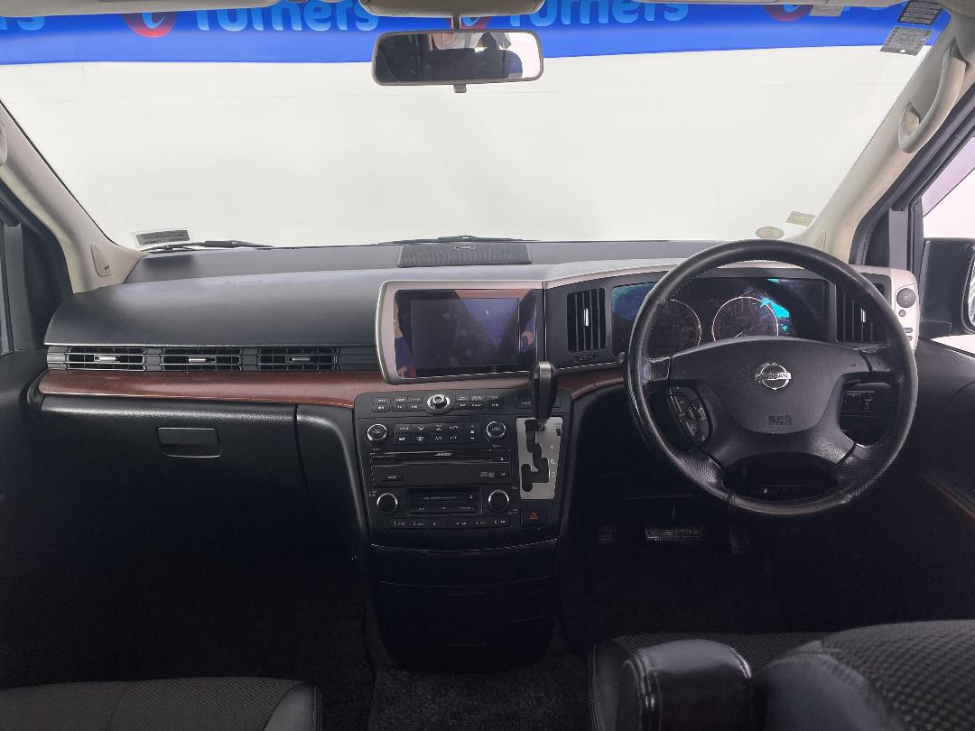 Photo '17' of Nissan Elgrand Photo '17' of Nissan Elgrand