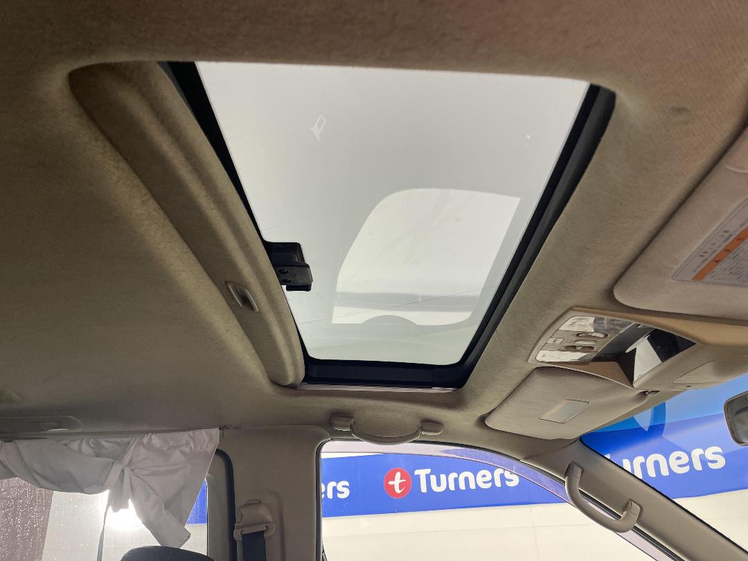 Photo '23' of Nissan Elgrand Photo '23' of Nissan Elgrand