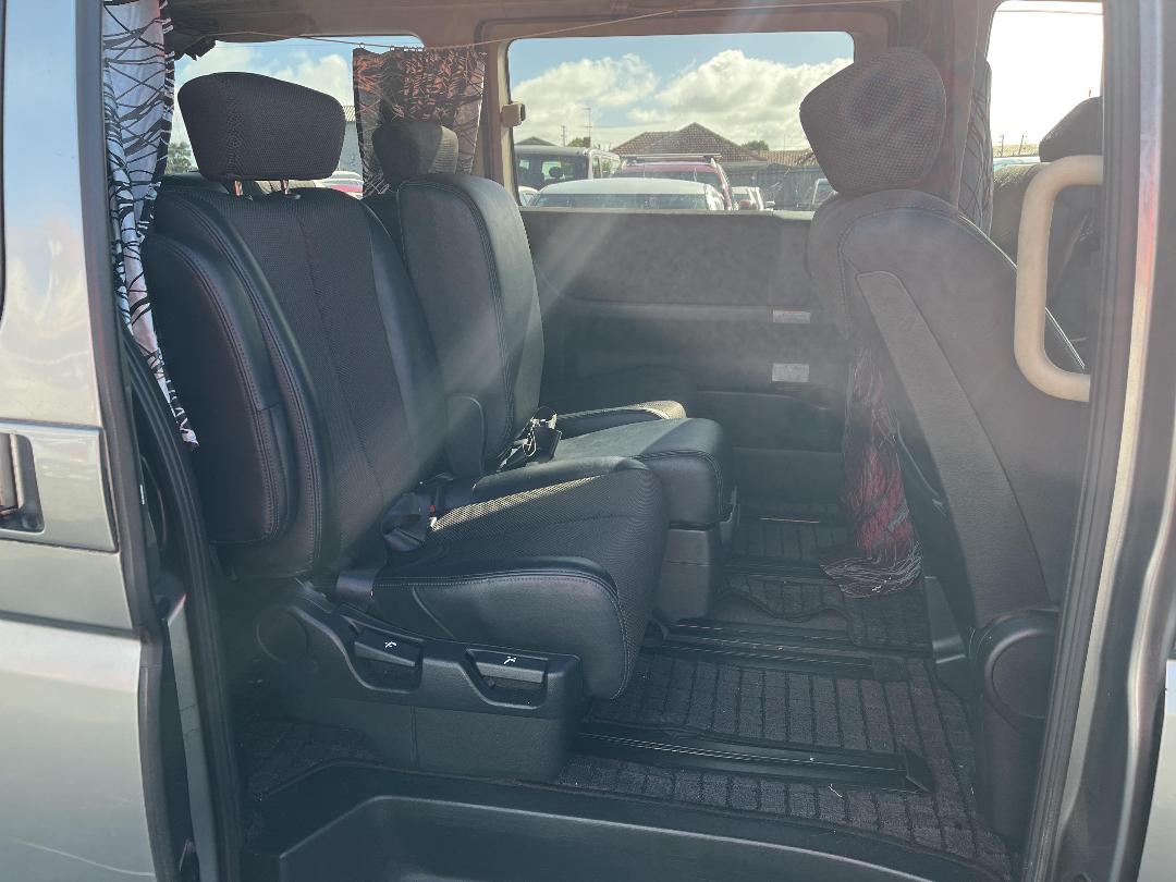 Photo '14' of Nissan Elgrand Photo '14' of Nissan Elgrand