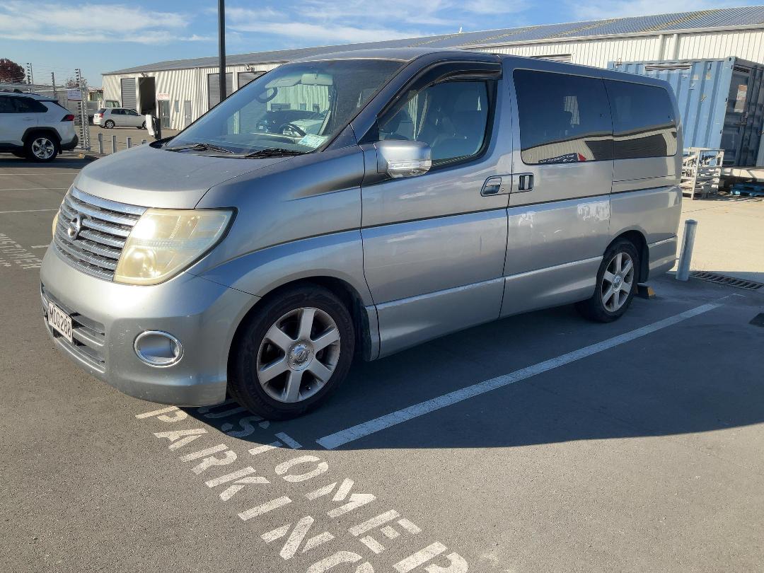 Photo '2' of Nissan Elgrand