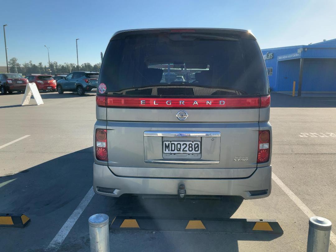Photo '4' of Nissan Elgrand
