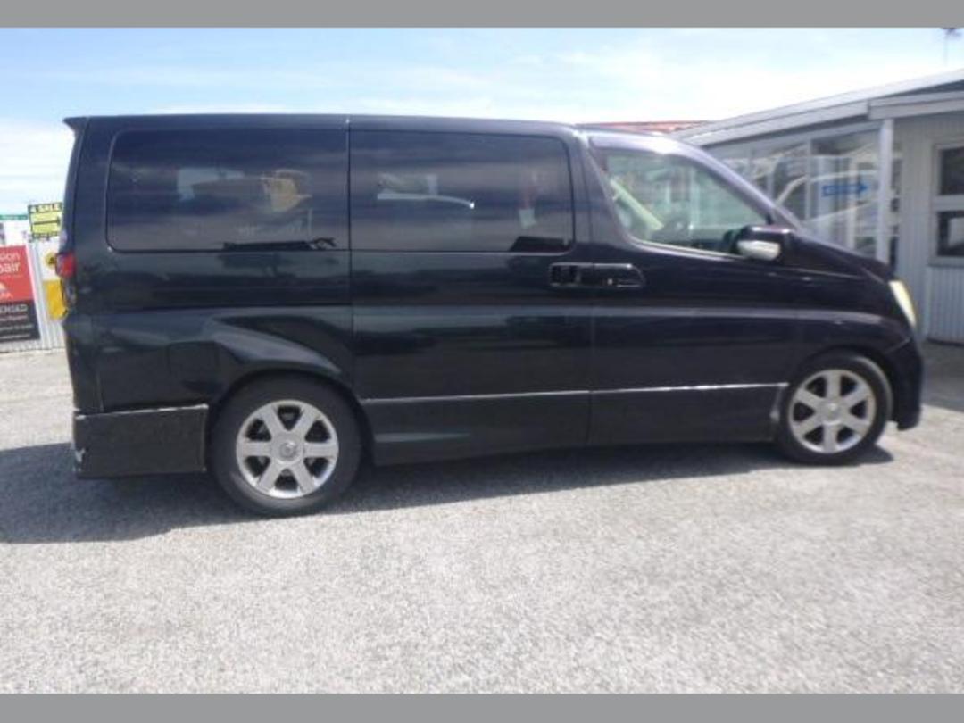 Photo '2' of Nissan Elgrand