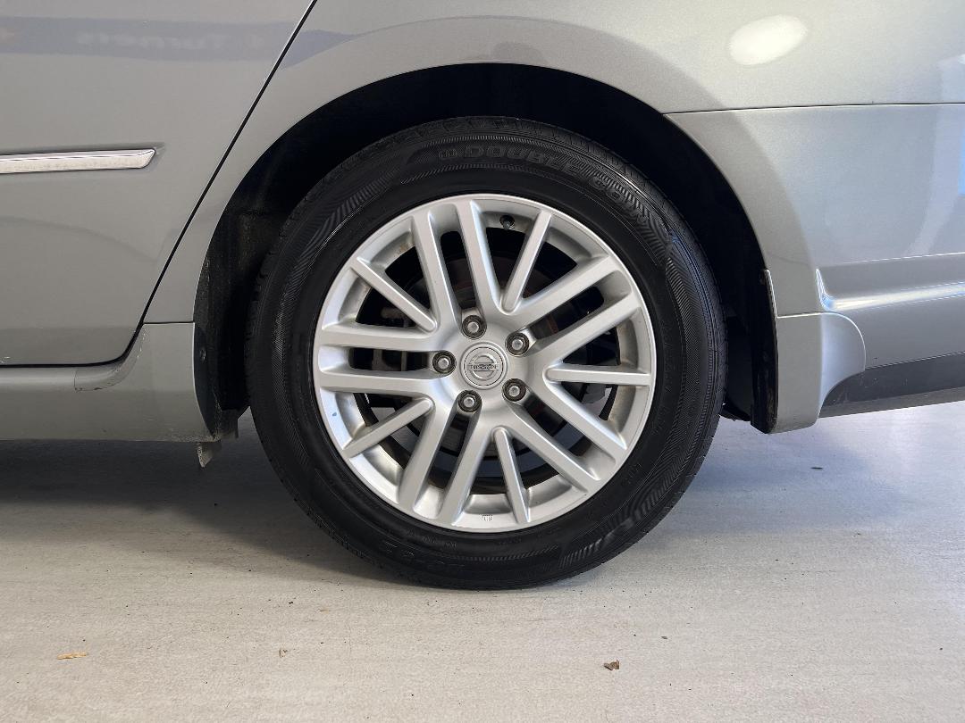 Photo '11' of Nissan Fuga