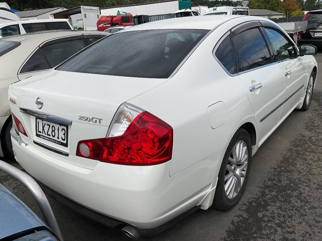 Photo '2' of Nissan Fuga 250GT