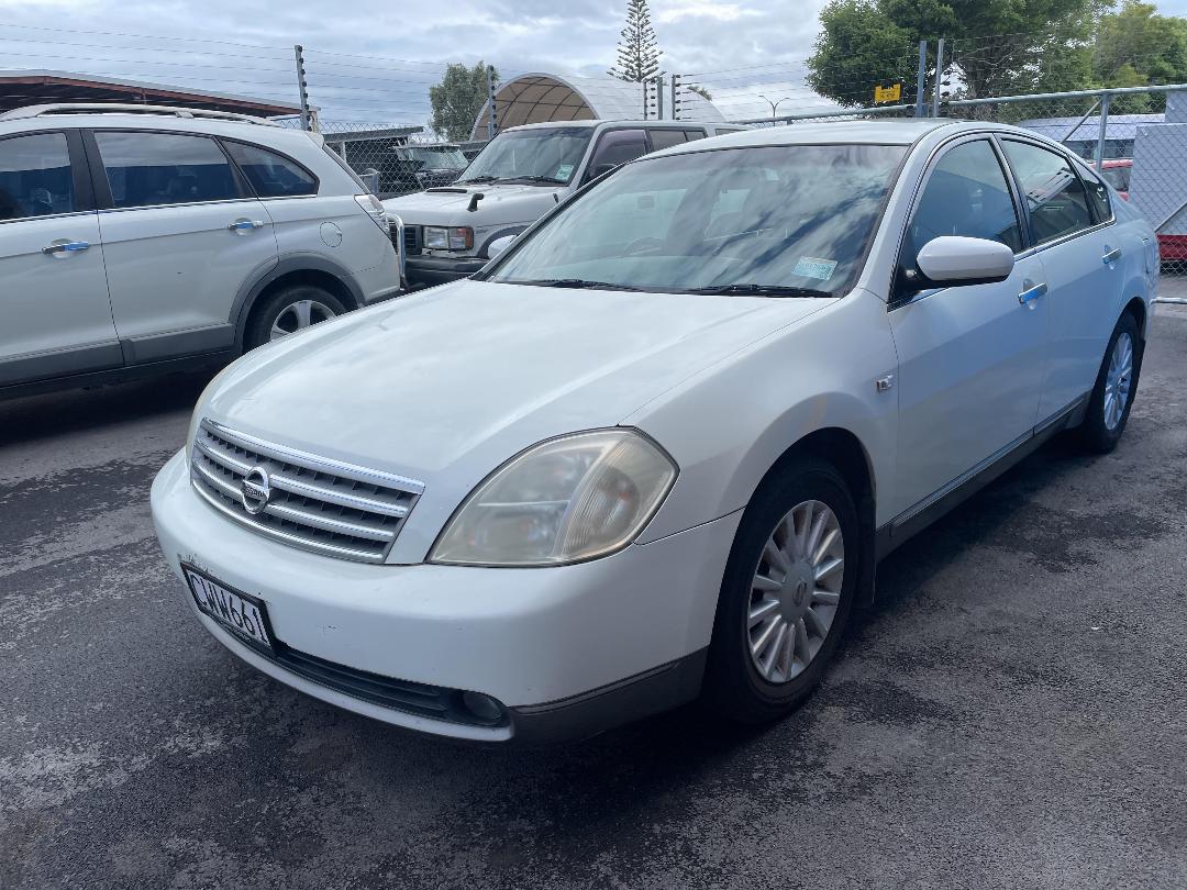 Photo '4' of Nissan Maxima SI