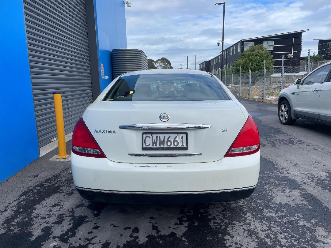 Photo '9' of Nissan Maxima SI