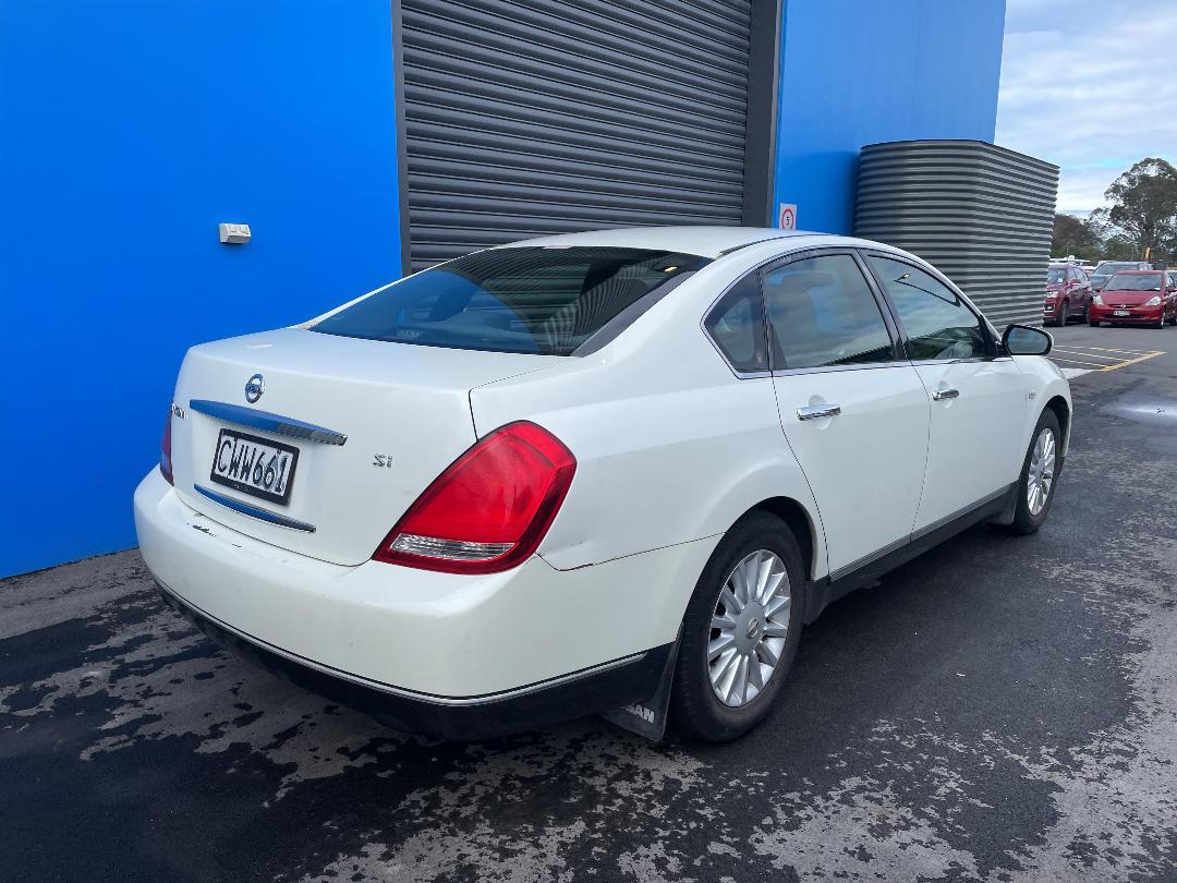 Photo '7' of Nissan Maxima SI