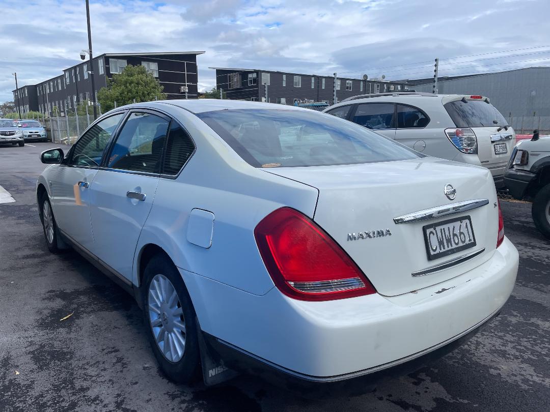 Photo '10' of Nissan Maxima SI