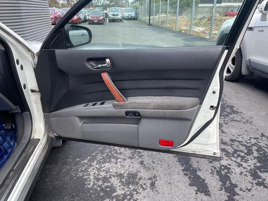 Photo '12' of Nissan Maxima SI