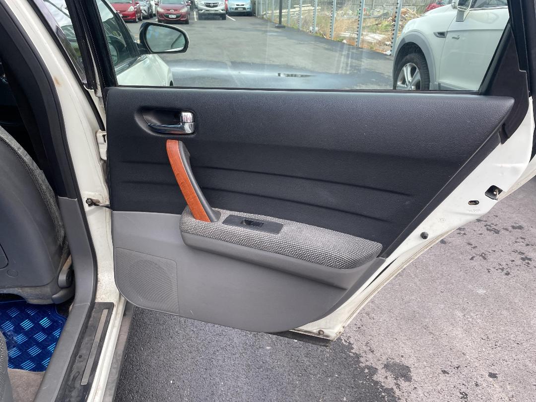 Photo '16' of Nissan Maxima SI