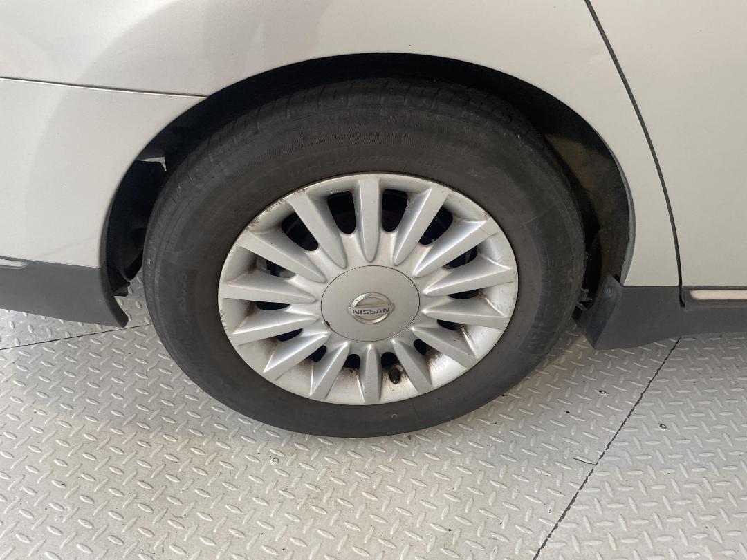 Photo '12' of Nissan Maxima