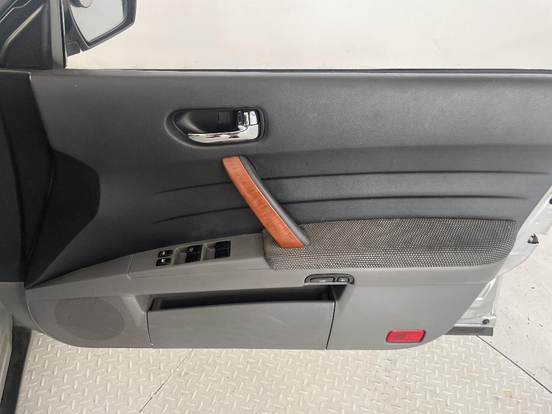 Photo '15' of Nissan Maxima