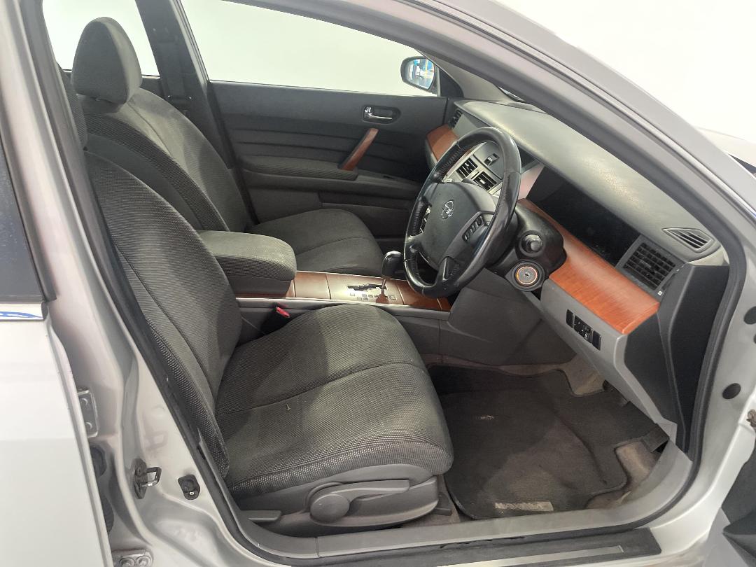 Photo '16' of Nissan Maxima