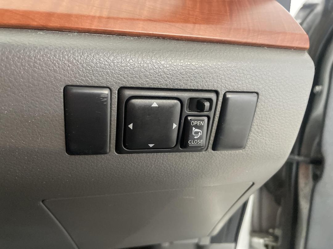 Photo '25' of Nissan Maxima